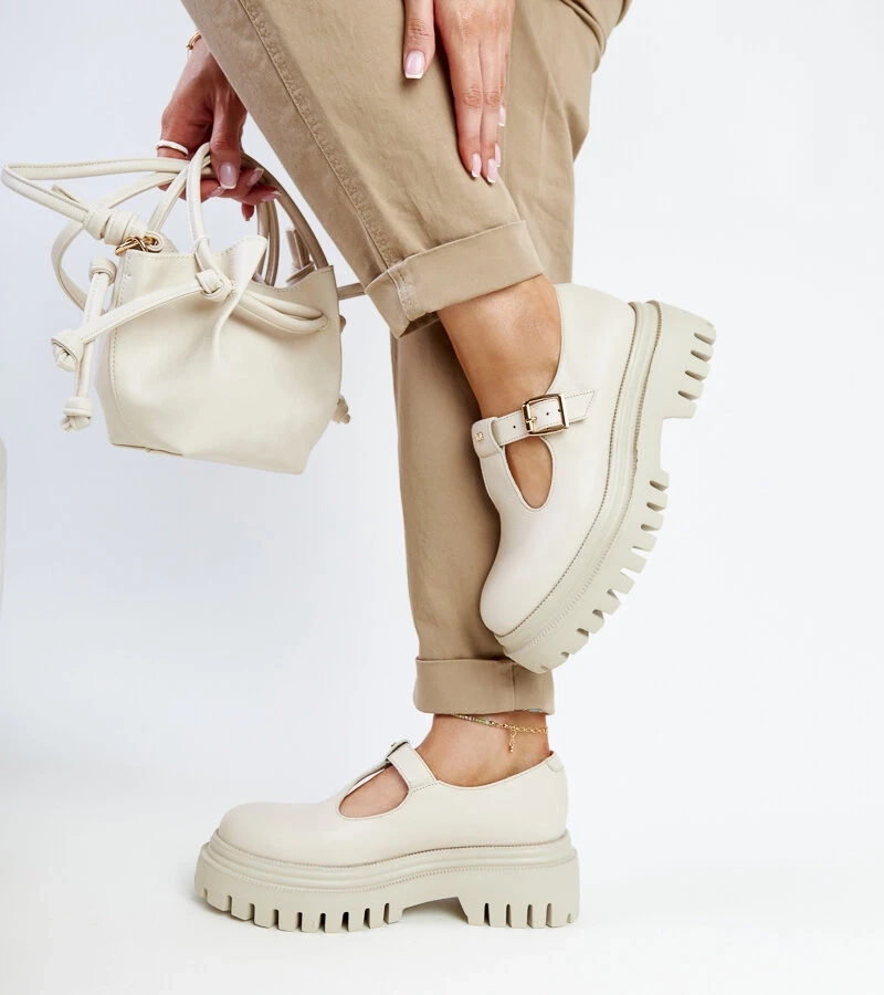 Beigefarbene Lederhalbschuhe von Karino