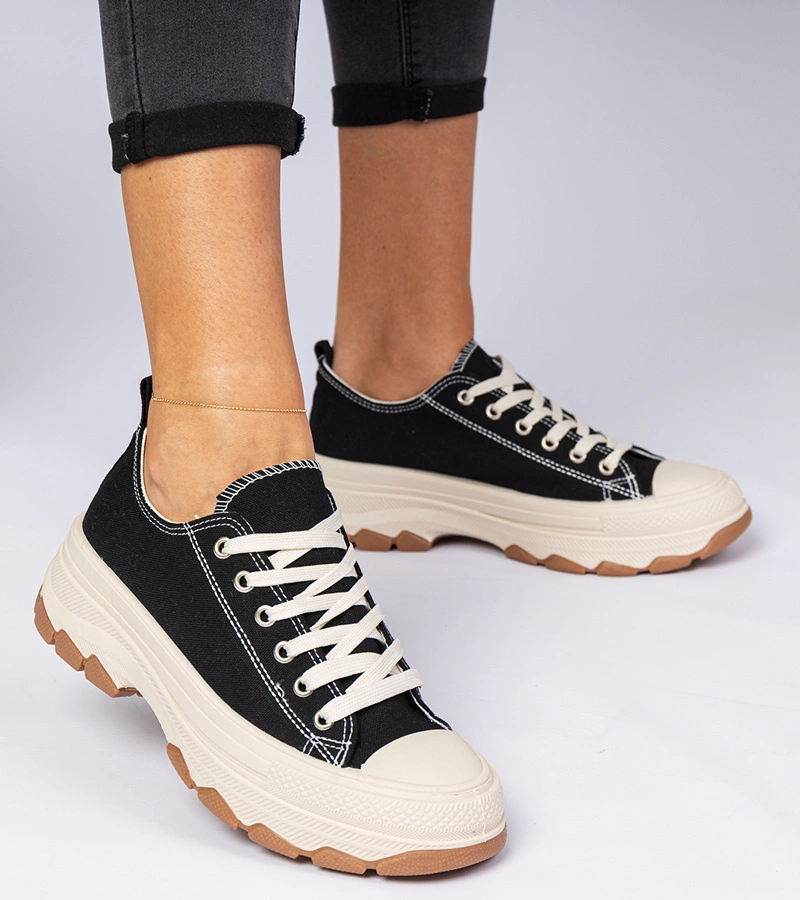 Schwarze Turnschuhe mit dicker Sohle Salsana