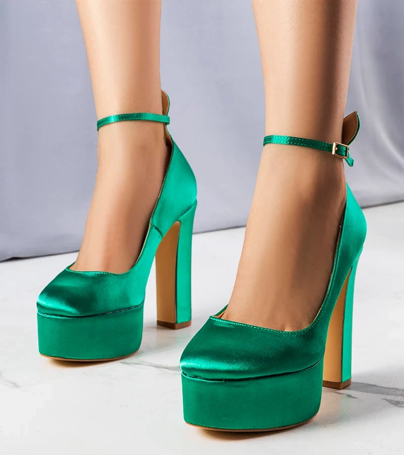 Grüne Pumps mit hohem Absatz in Lila