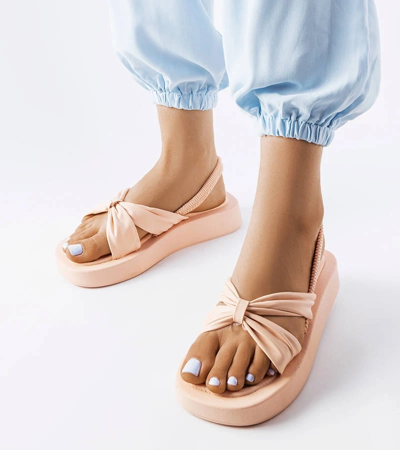 Beige Sandalen auf Plattform von Montagna