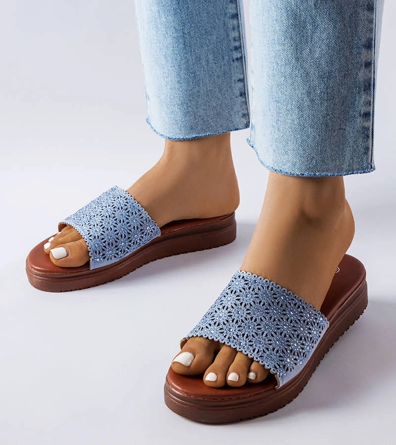 Blaue durchbrochene Irvine-Sandalen mit Zirkonen