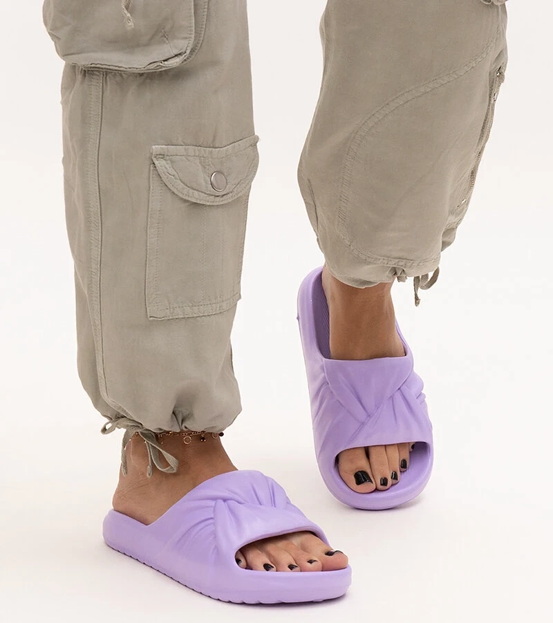 Lila Schaumstoff-Flip-Flops von Cunta