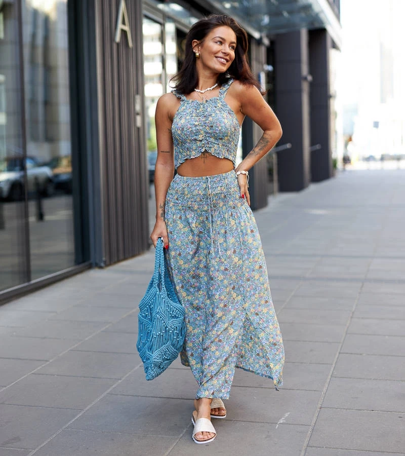 Grünes Set mit Top und Rock Febo