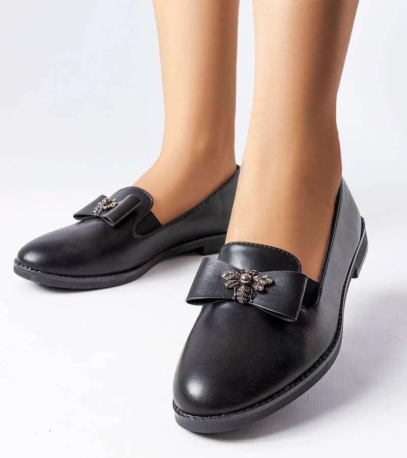 Schwarze dekorative Ila-Mokassins