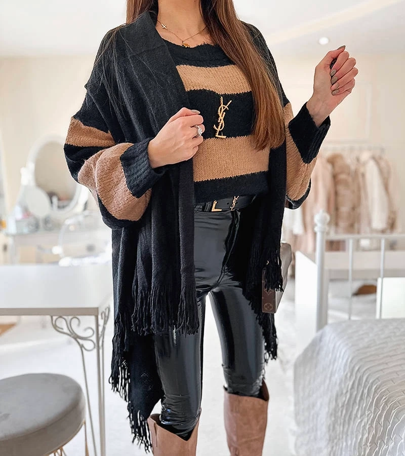 Schwarzer Umhang mit Fransen von June