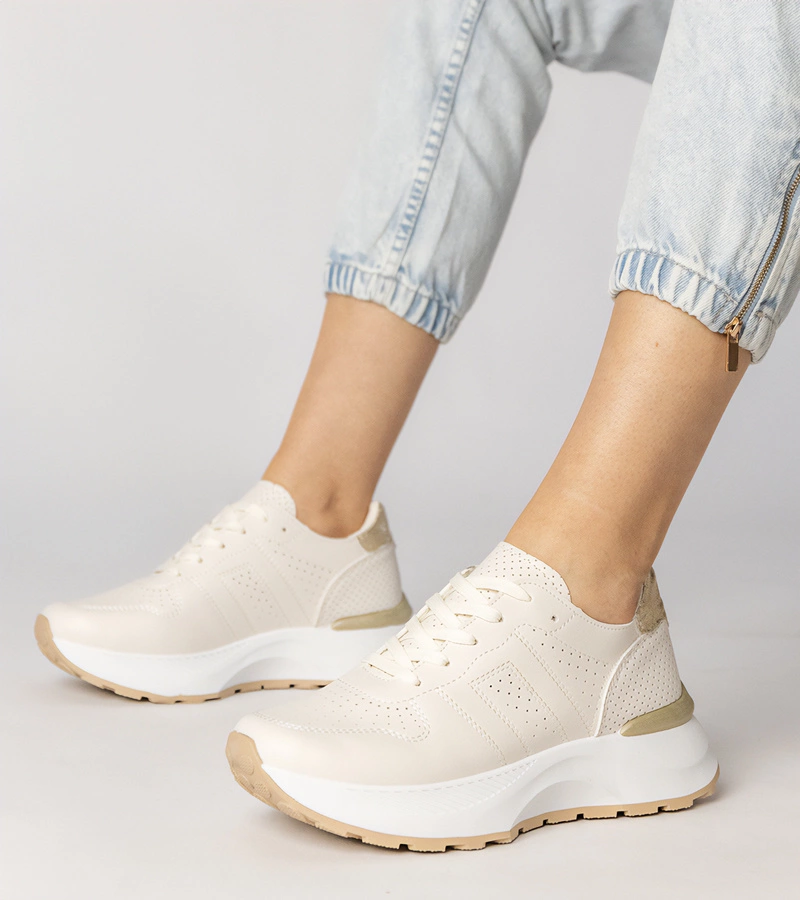 Beige sportliche Sneakers mit goldener Applikation Lenkuta