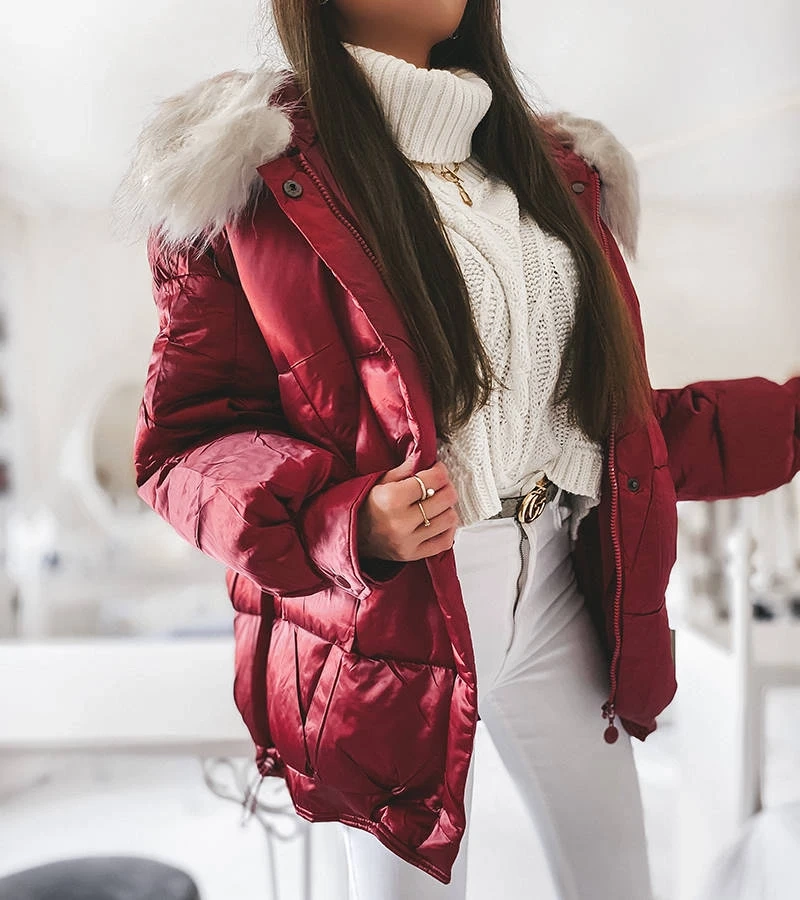 Die locker geschnittene rote Jacke von Joaquin