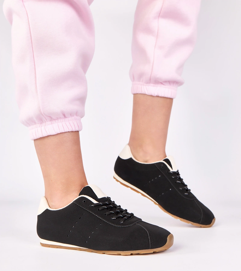 Schwarze Sneaker mit weißem Akzent Birna