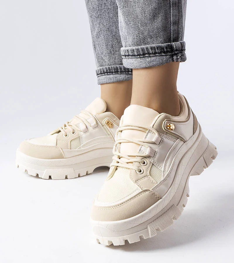 Beige Halbschuhe mit Profilsohle von Via