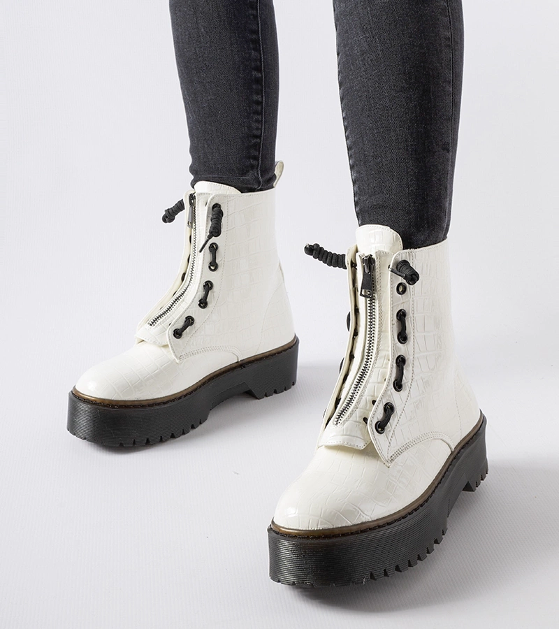 Weiße Stiefeletten mit Plattform und Prägung von Ascea