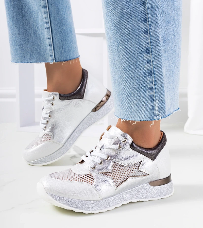 Weiße metallische Sneakers von Torres