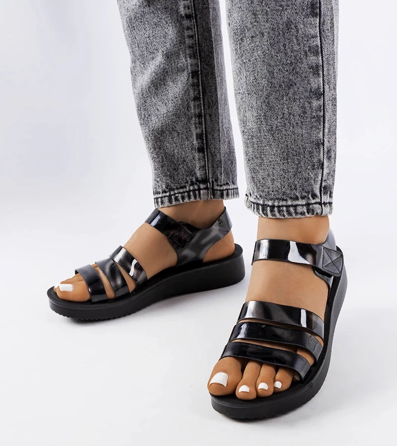 Schwarze lackierte Covillon Keilsandalen