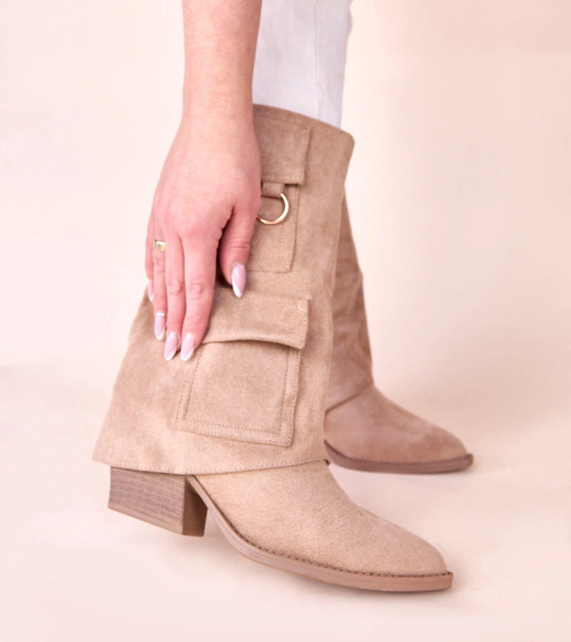 Beige Stiefeletten mit Blockabsatz und Taschen Nadiia