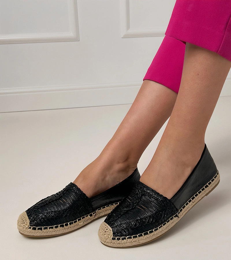 Schwarze, durchbrochene Espadrilles auf Plateausohle Zelvira