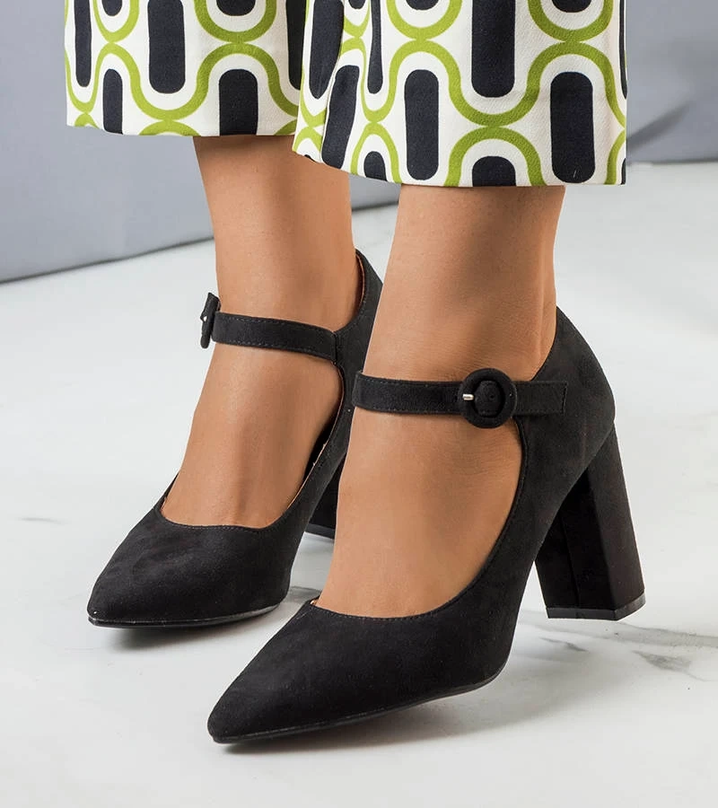 Schwarze Pumps mit Keller-Absatz