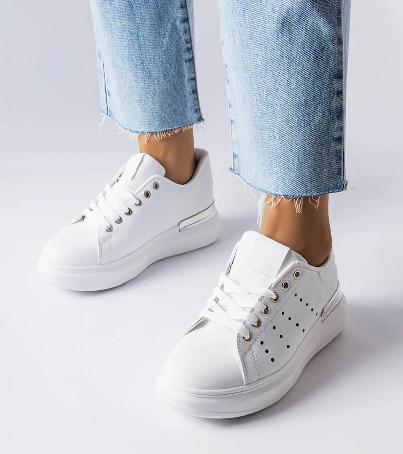 Weiße Sneakers mit farbiger Perforation von Chalut