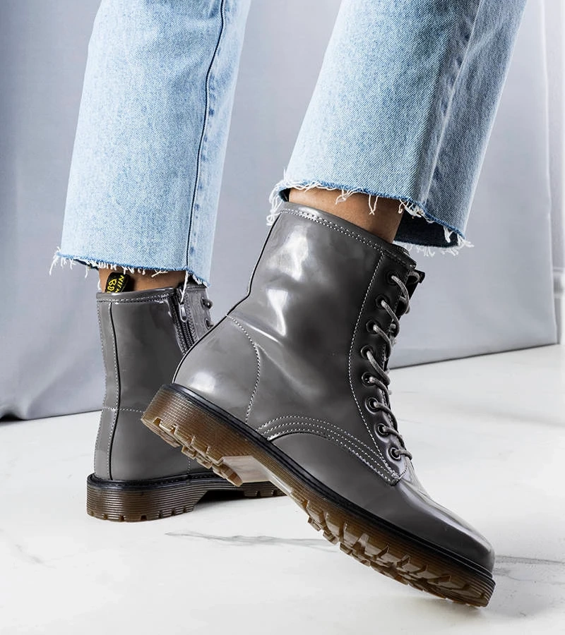 Graue lackierte Rhys Stiefeletten