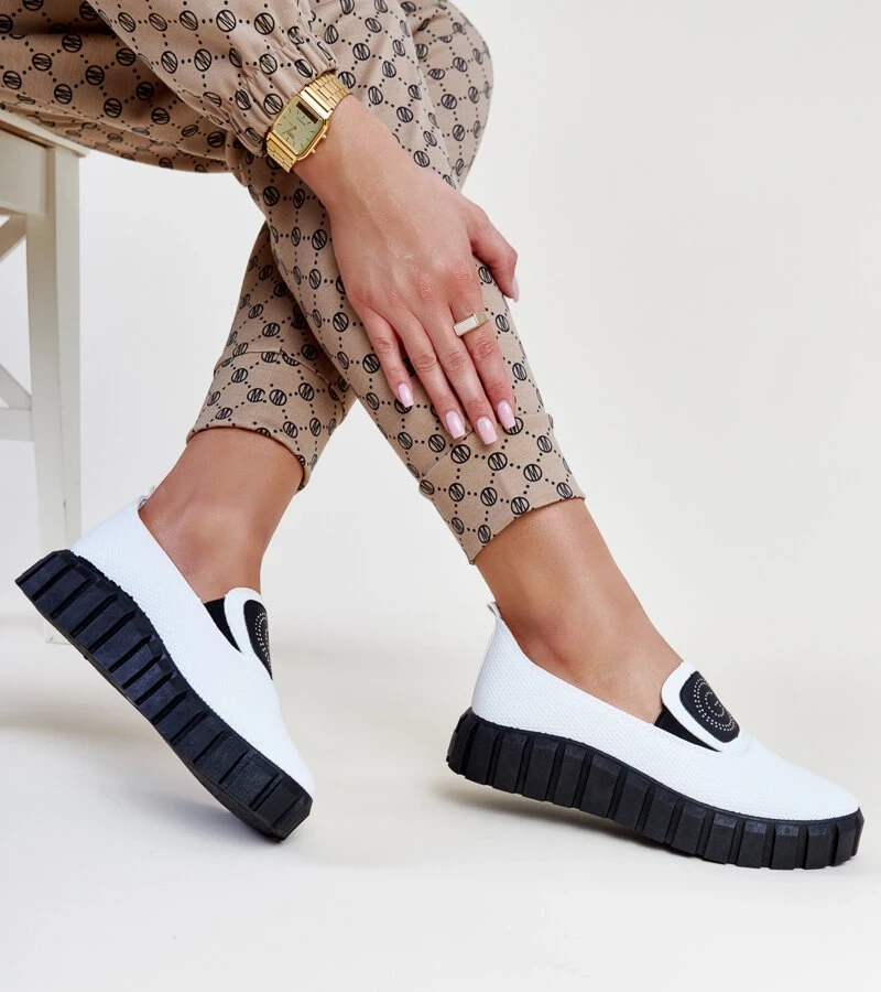 Weiße Halbschuhe mit massiver Sohle von Teska