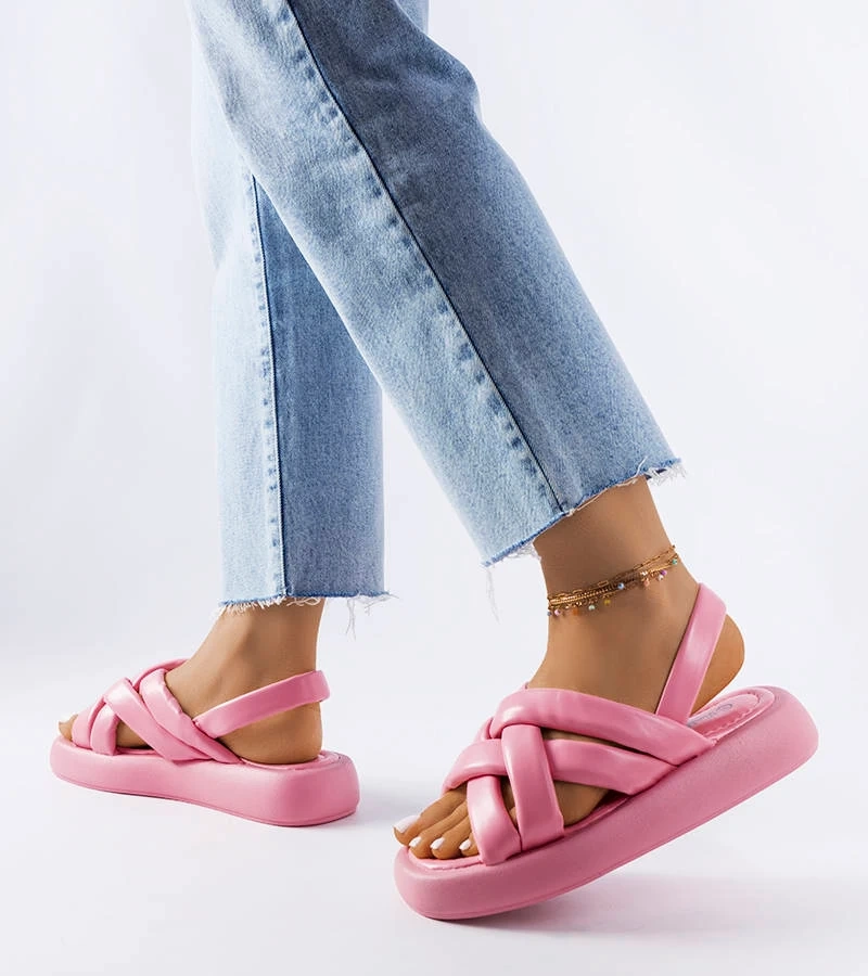 Rosa Pantoffeln auf der Primeau-Plattform