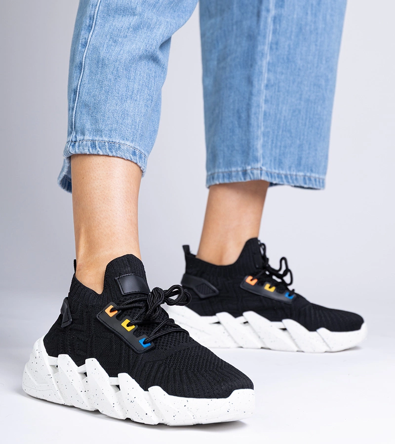 Schwarze Sportsneaker mit massiver Sohle Sally