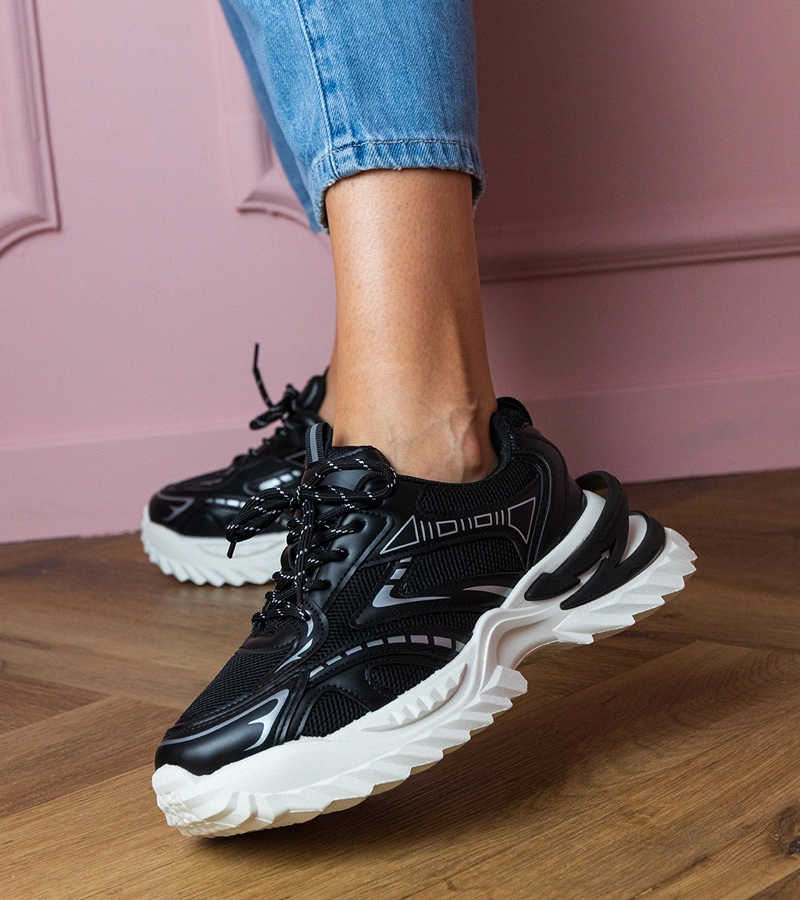 Schwarze Sportsneaker mit dicker Sohle Lirana