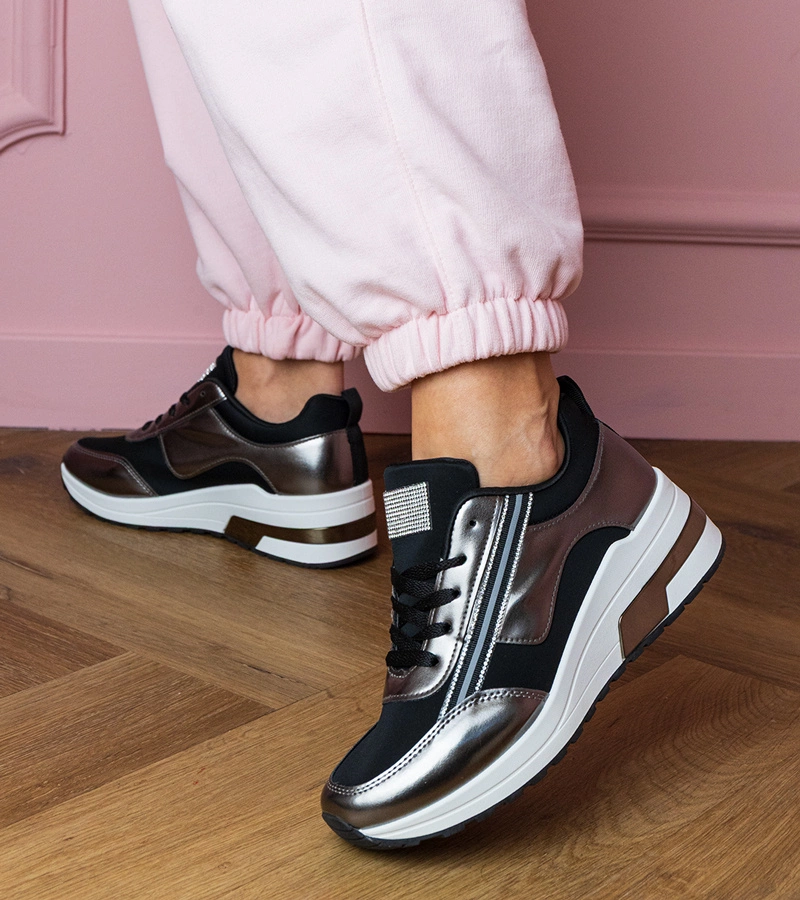 Schwarze Sneaker mit Zirkonien und metallischem Einsatz Garsi