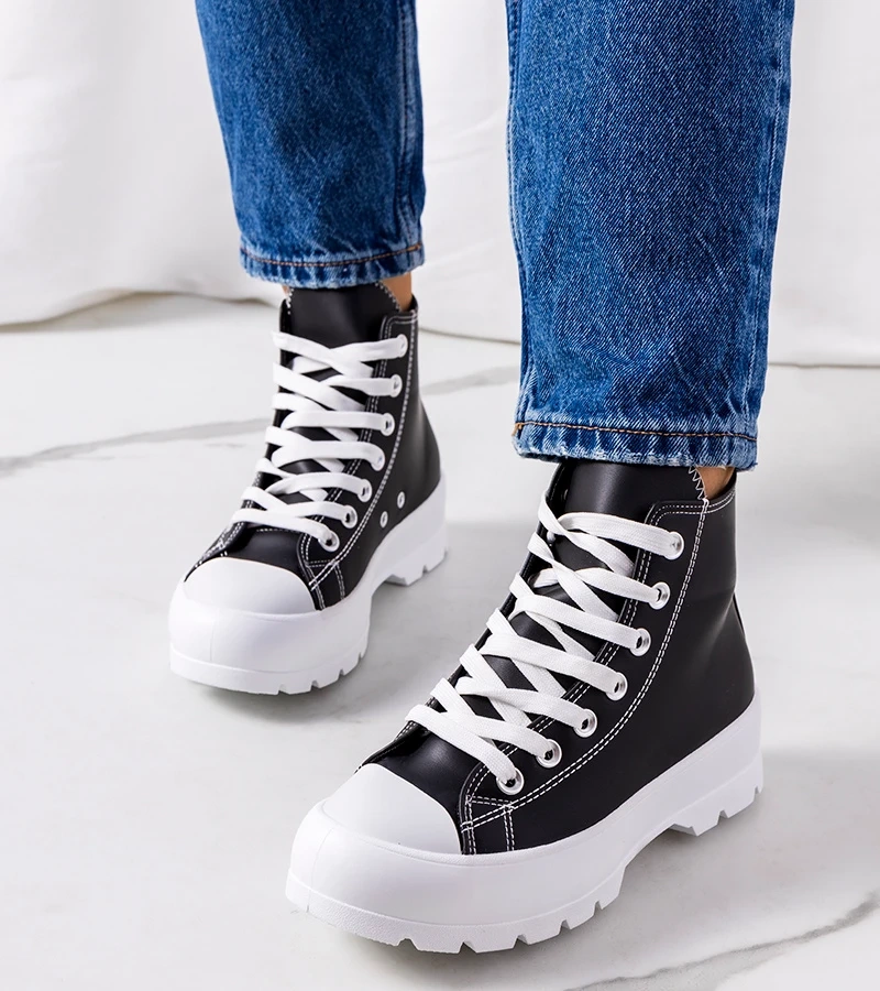 Schwarze Plateau-Sneaker von Curley