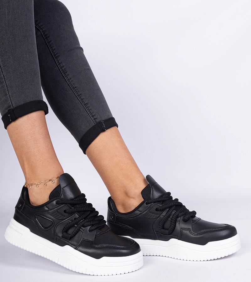 Schwarze Damensneaker mit dicken Schnürsenkeln Kayota