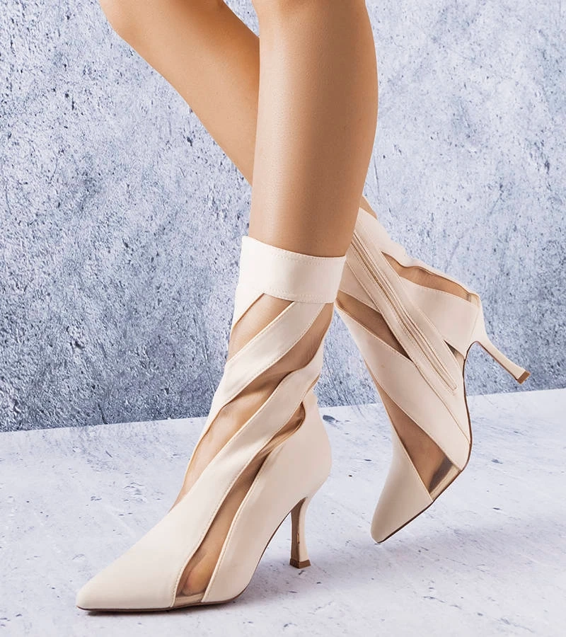 Beigefarbene Stiefeletten mit transparenten Einsätzen von Jay