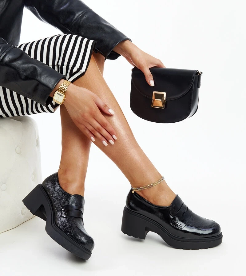 Schwarze lackierte Sanelma Halbschuhe mit Absatz