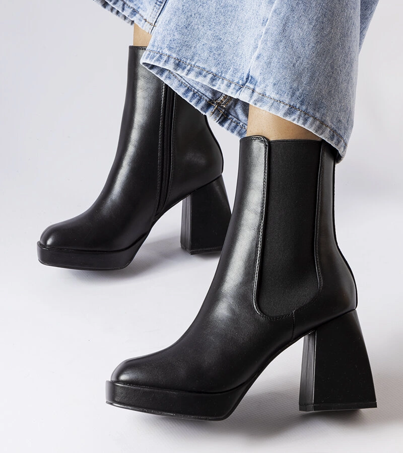 Schwarze Stiefeletten auf massivem Blockabsatz Watson