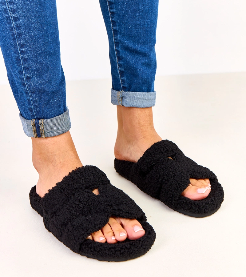 Schwarze Fellpantoletten mit offenem Zehenbereich Felissa