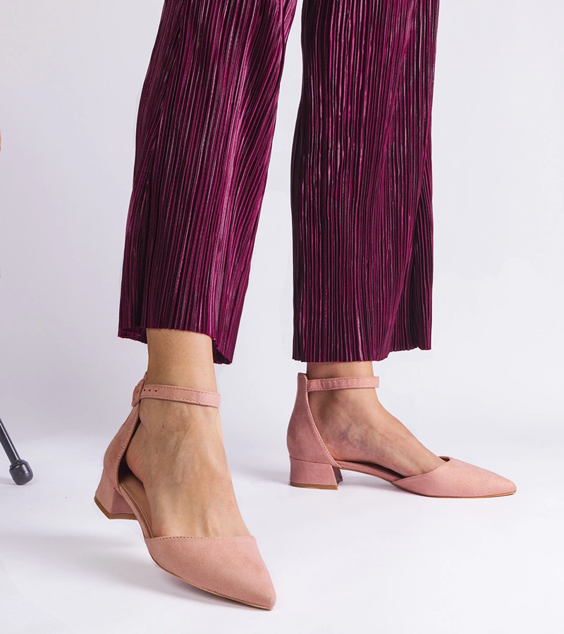 Hellrosa Pumps mit niedrigem Blockabsatz Elison