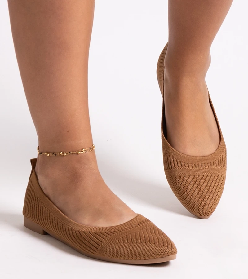 Karamellfarbene Ballerinas aus Karamellstoff von Wendana