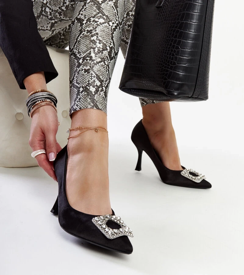 Schwarze Stilettos mit Satin-Finish und Zirkonia von Clemente