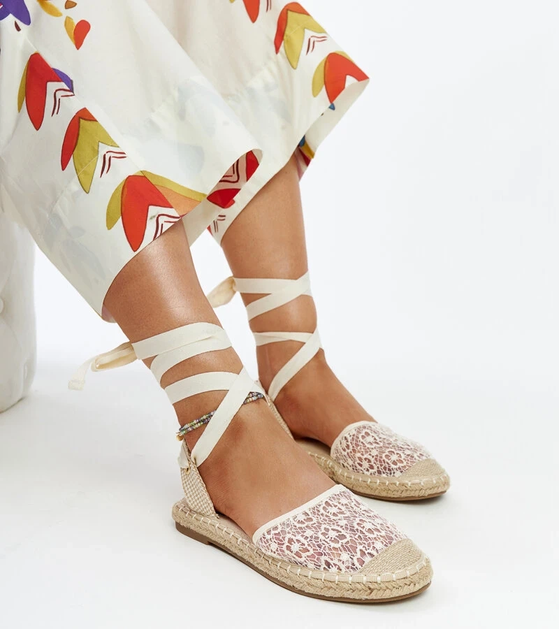Beige spitzen Espadrilles mit offener Ferse von Teha
