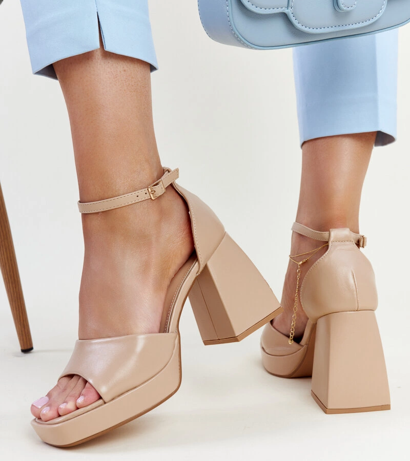 Dunkelbeige Vesna Säulen-Sandalen