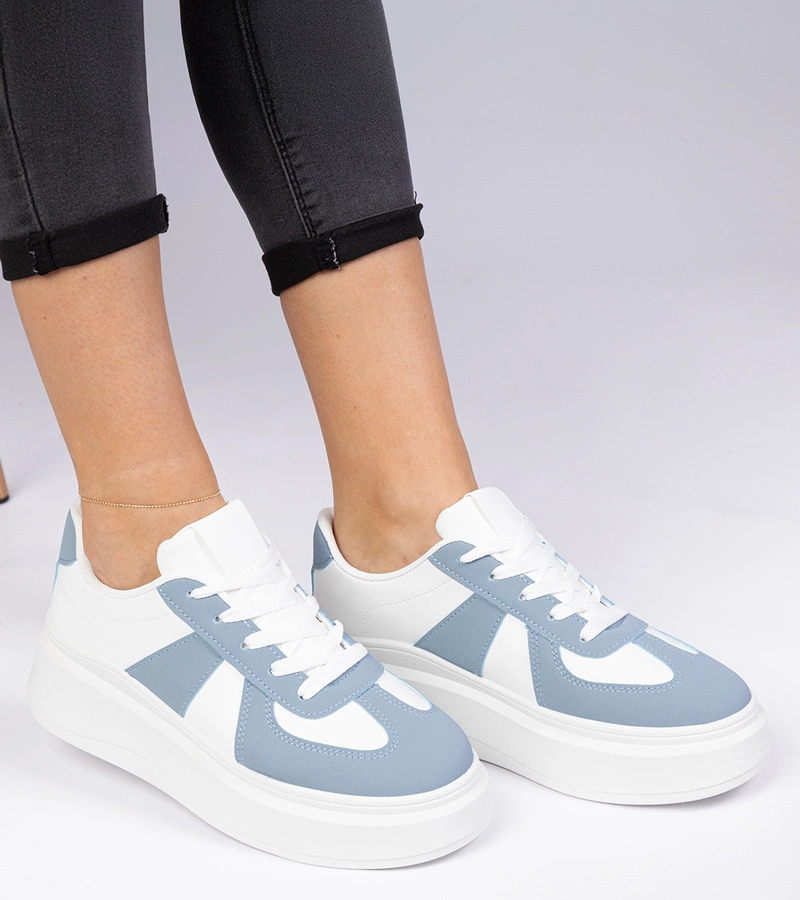 Blaue Sneaker Turnschuhe auf Plateau Mishel
