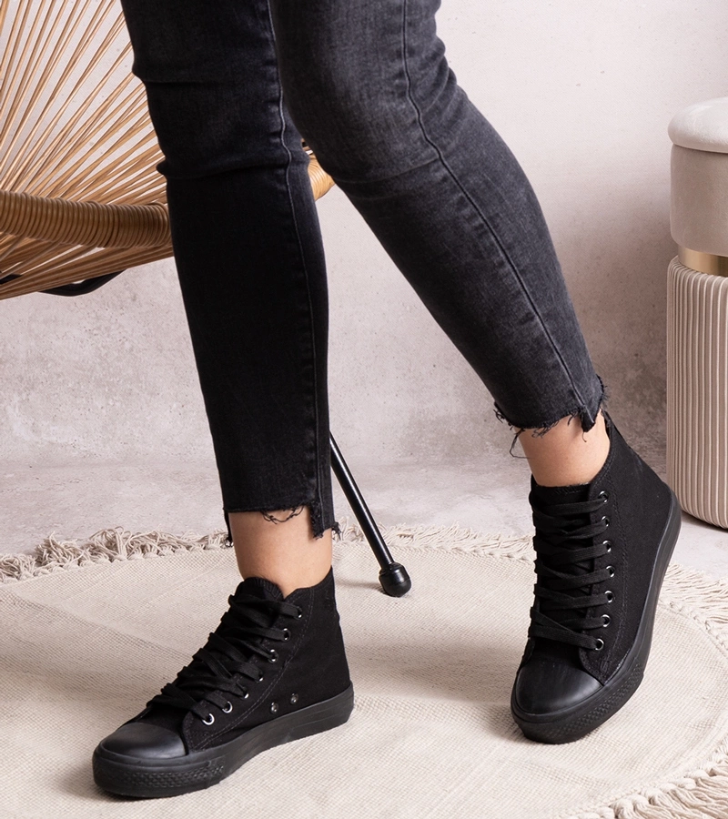 Schwarze hohe Sneakers von Rafife