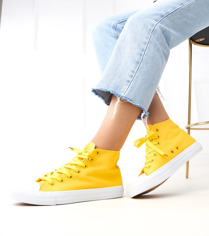 Gelbe hohe Turnschuhe Ghanem