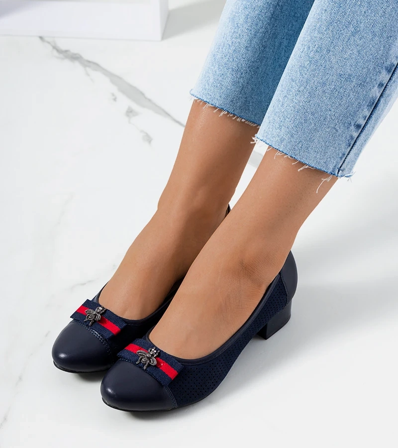 Navyblaue durchbrochene Pumps Seema