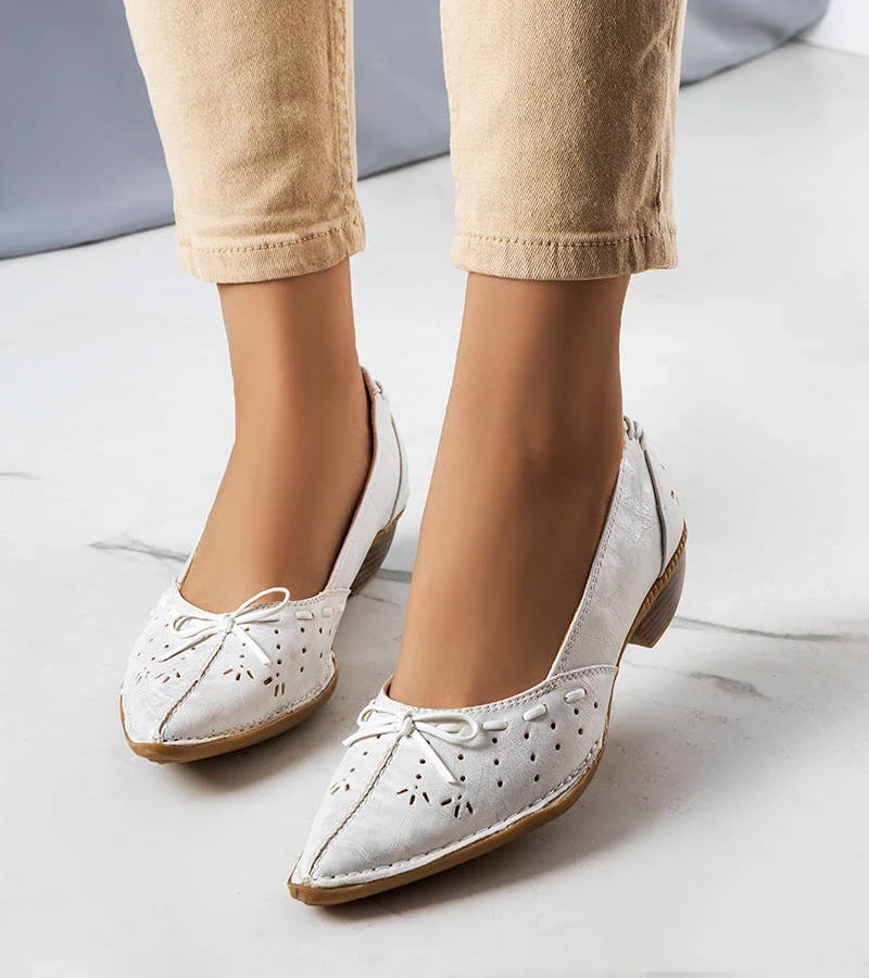 Weiße Glazko-Ballerinas