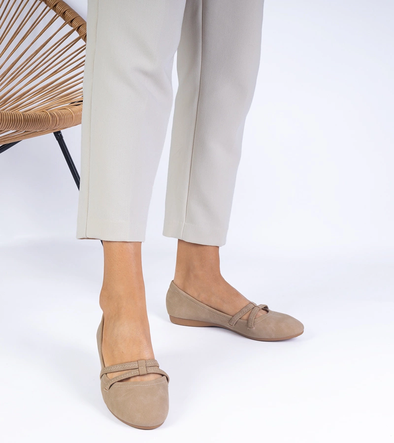 Beige Damen-Ballerinas aus mattem Kunstleder Baronna