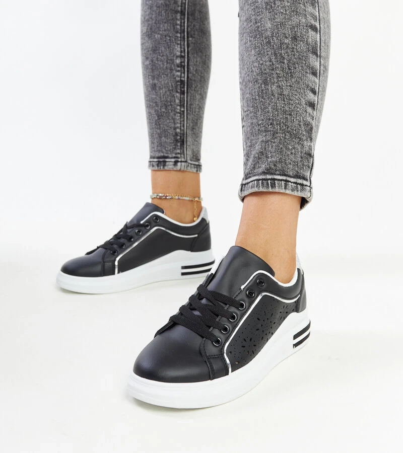 Schwarze durchbrochene Sneakers mit Glitzer von Zorka