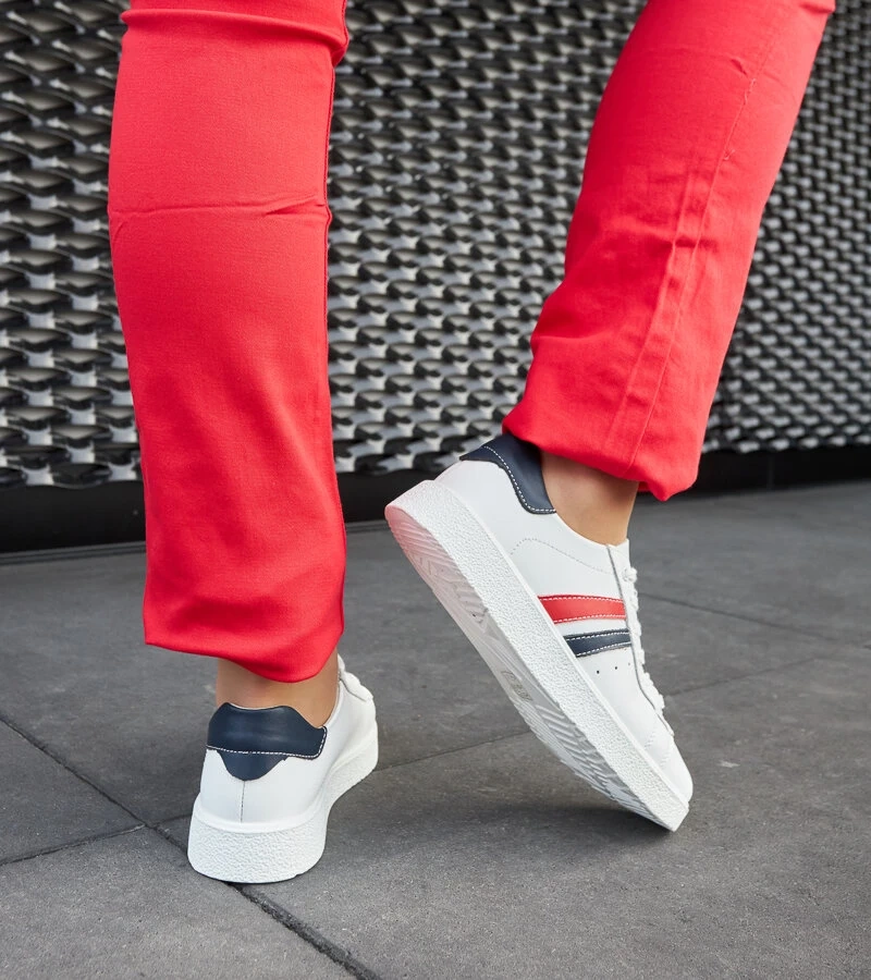 Weiße, geschnürte Leder-Sneakers von Camilla