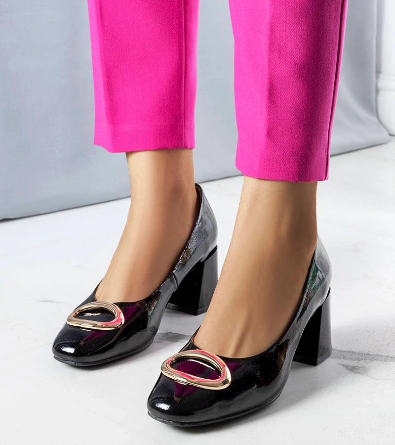 Kathleens schwarze lackierte Pumps