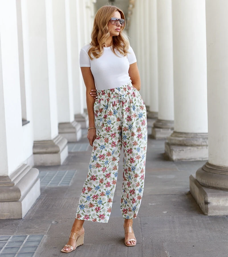 Weiße, breite Vertemate-Hosen mit Blumenmuster