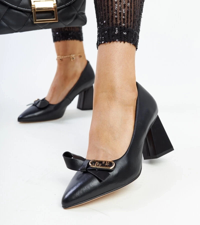 Schwarze Lederpumps mit Absatz und Schleife von Vinceza