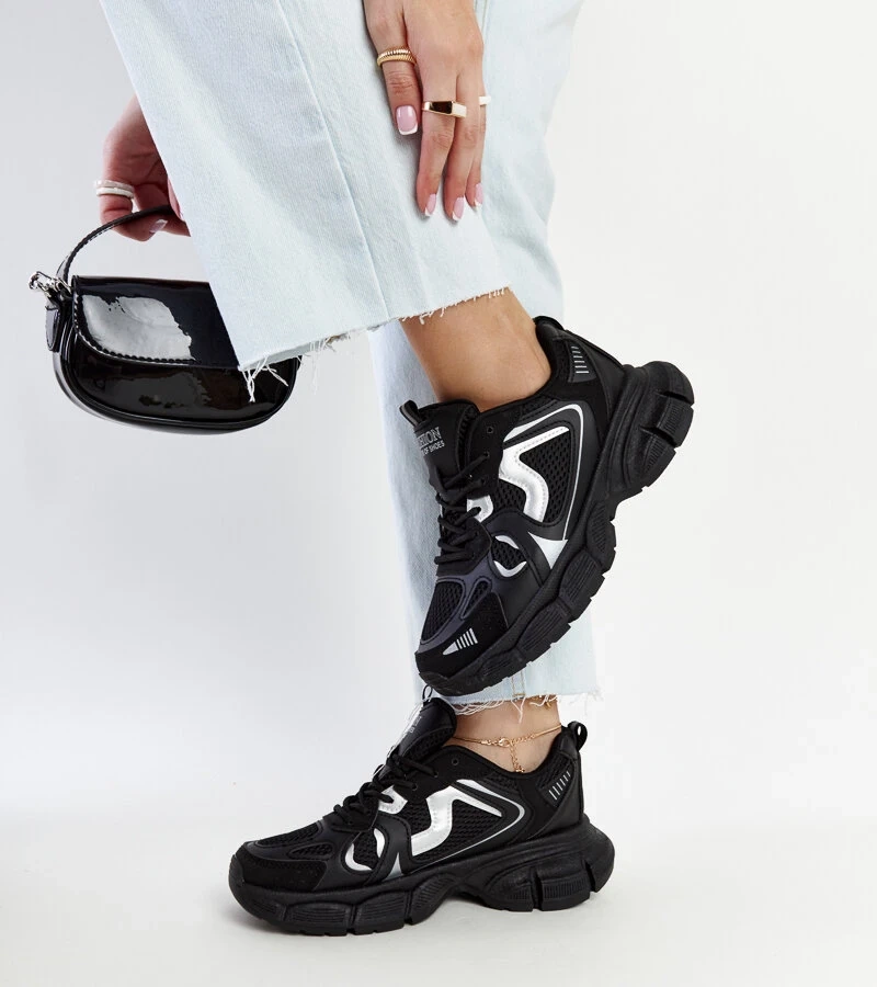 Schwarze Sneakers mit massiver Sohle Jakobine