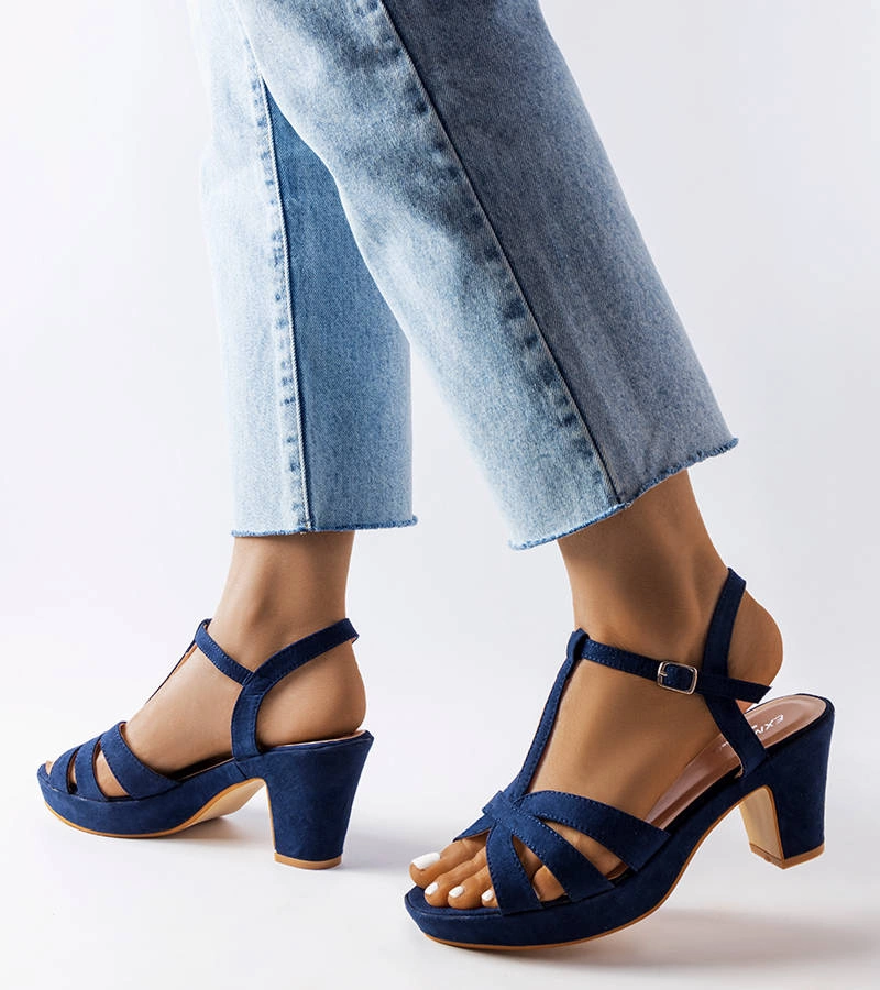 Marineblaue Sandalen mit Lagrange-Absatz